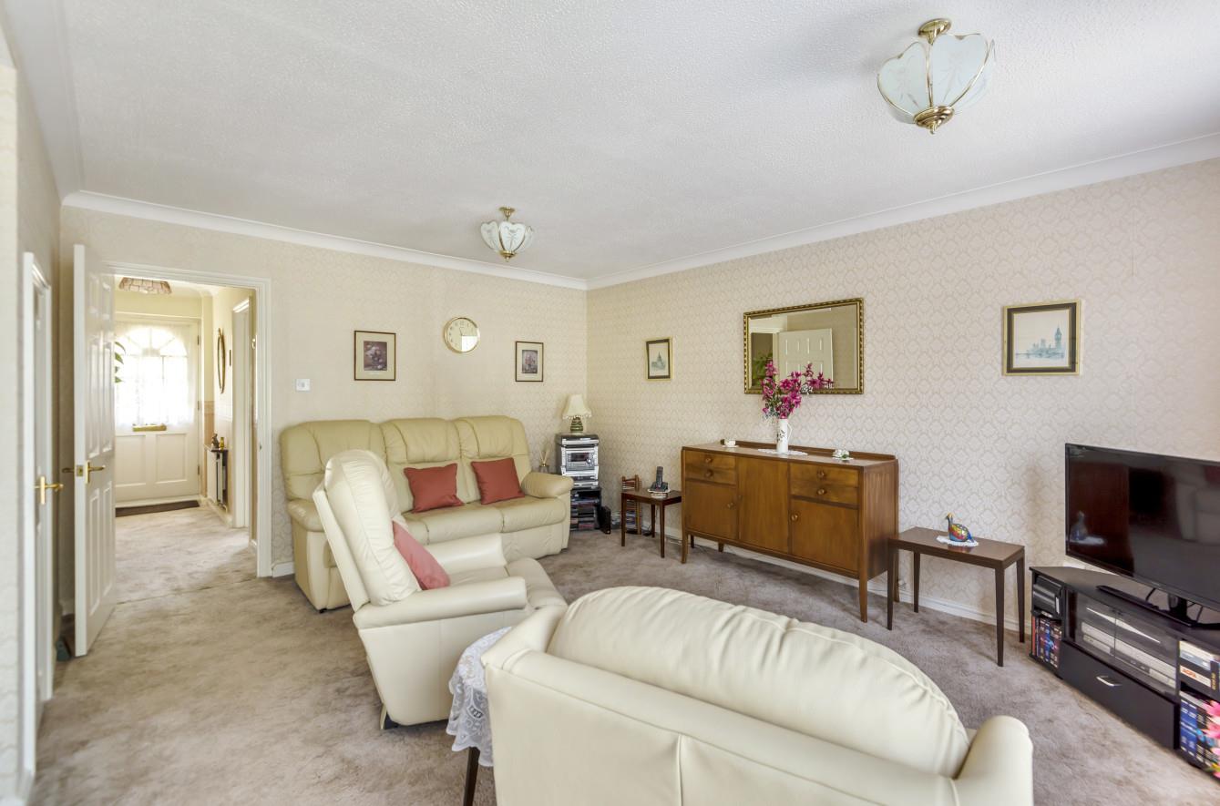 3 bedroom property for sale in Ivybridge Close, Uxbridge £625,000