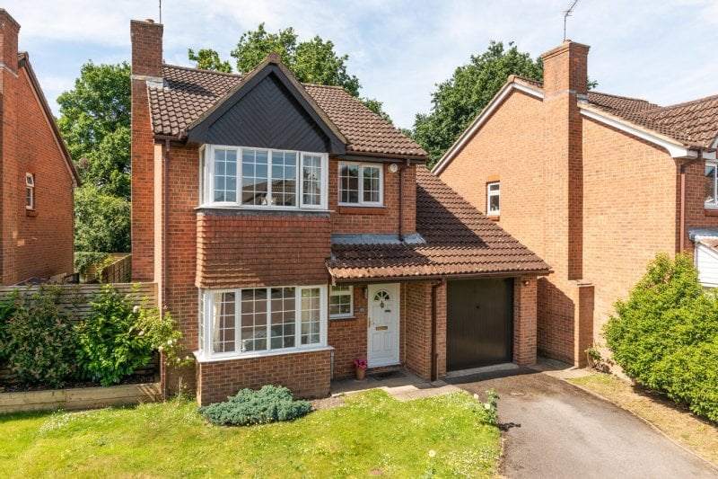 4 bedroom property for sale in Regency Gardens, WALTONONTHAMES, KT12