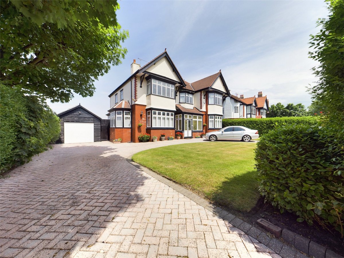 JacksonStops 6 bedroom property for sale in Hall Road West