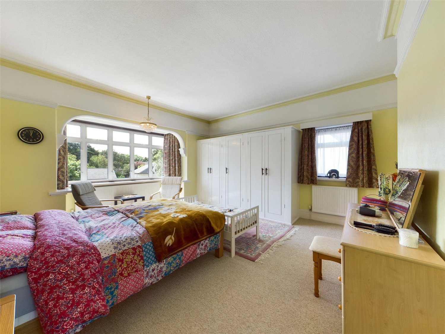 JacksonStops 6 bedroom property for sale in Hall Road West