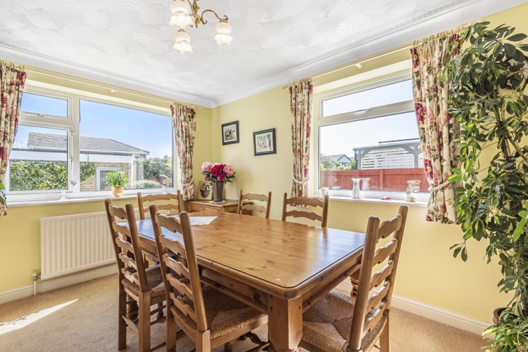 6 bedroom property for sale in Pershore Close, Putnoe, Bedford, MK41