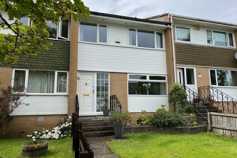 Hillend Crescent, Clarkston, Glasgow 3 bedroom terraced house Allen