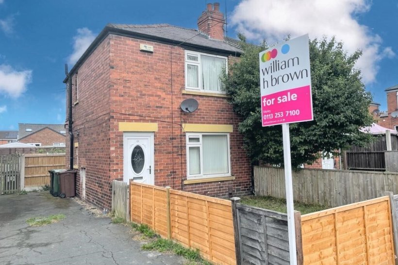 Vicarage Avenue, Morley, Leeds 2 bedroom semidetached house