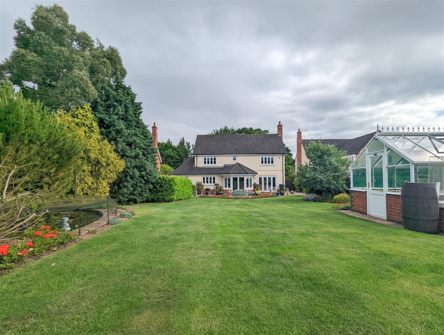 4 bedroom property for sale in Gilberts End, Hanley Castle, Worcester