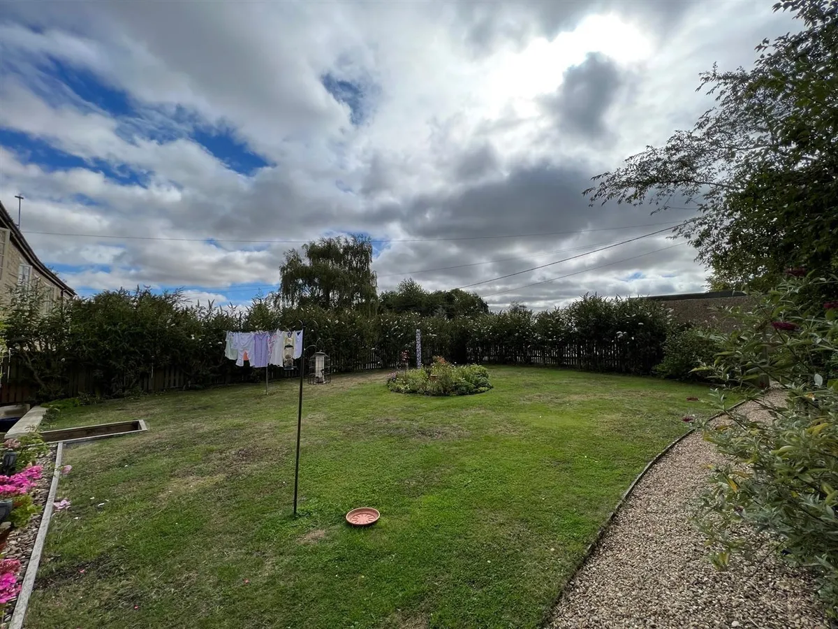 THE ROW, LITTLE PONTON, GRANTHAM