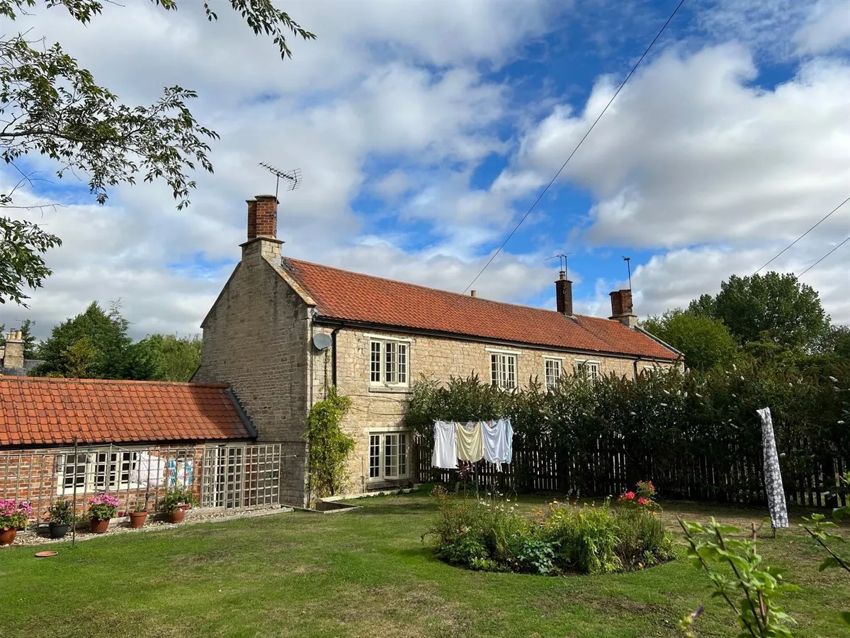 THE ROW, LITTLE PONTON, GRANTHAM
