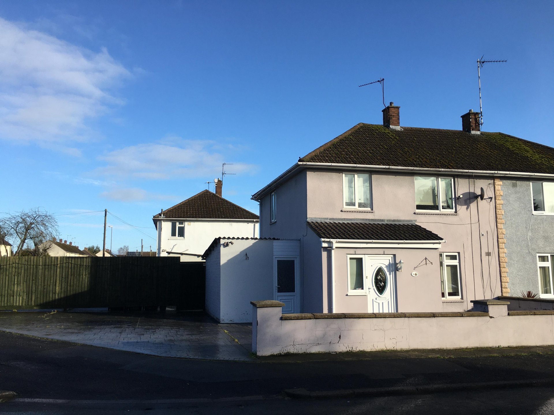 3 bedroom property to let in Chelveston Drive, CORBY £975 pcm