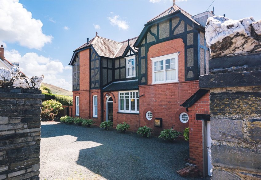 6 bedroom property for sale in Bryn Hyfryd Road, Tywyn, Gwynedd, LL36