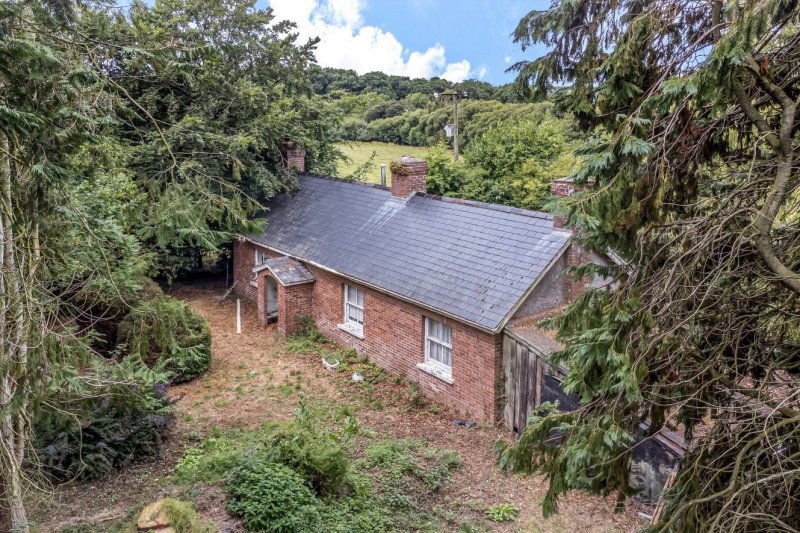 3 bedroom property in Witheridge, Tiverton, Devon, EX16 Guide price £