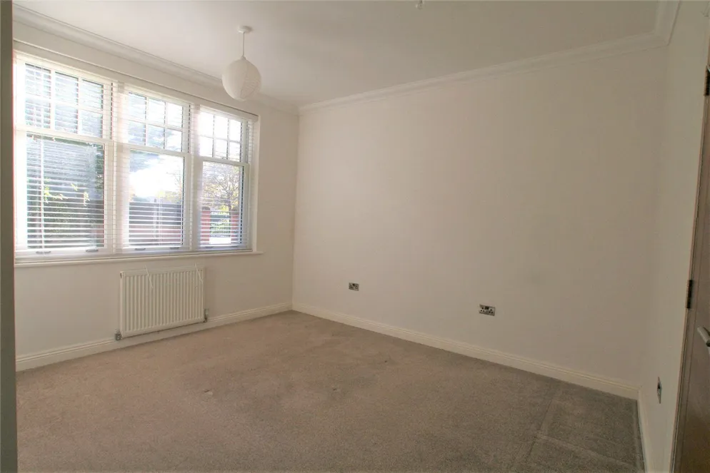 Property carousel item 9