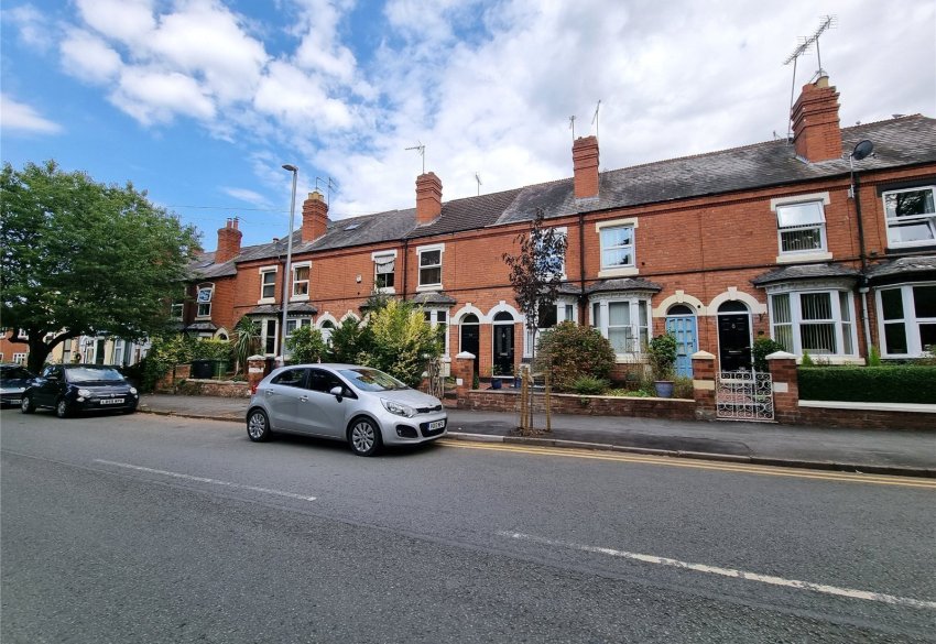 3 bedroom property for sale in Woodfield Crescent, Kidderminster