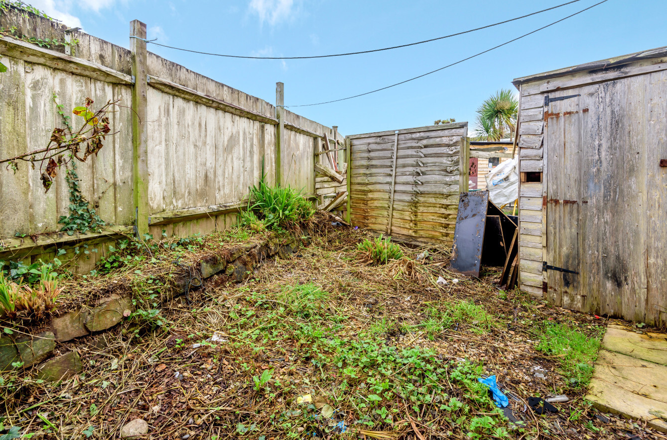 2 bedroom property for sale in Freshbrook Close, Eastern Green