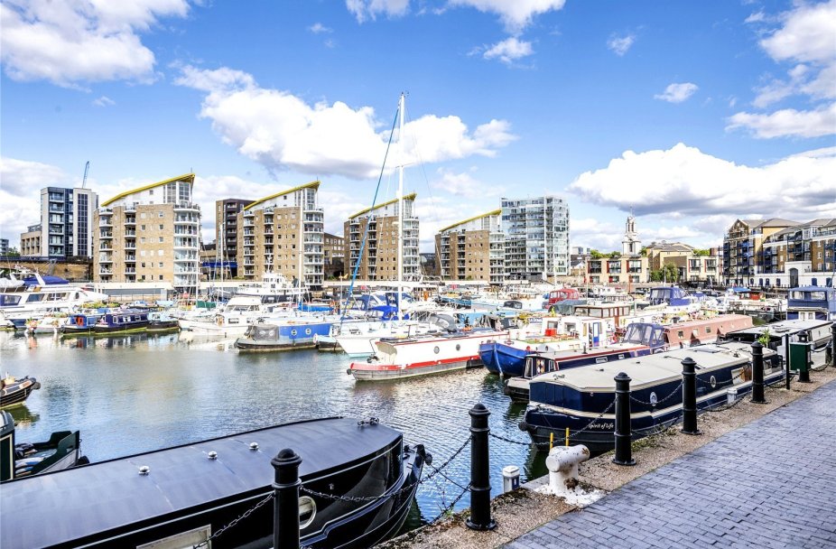 1 bedroom property for sale in Goodhart Place, Limehouse, E14 £540,000