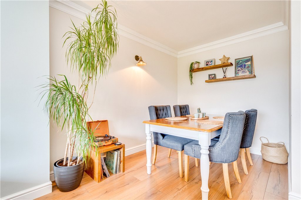 2 bedroom property for sale in Hollin Lane, Leeds, West Yorkshire, LS16