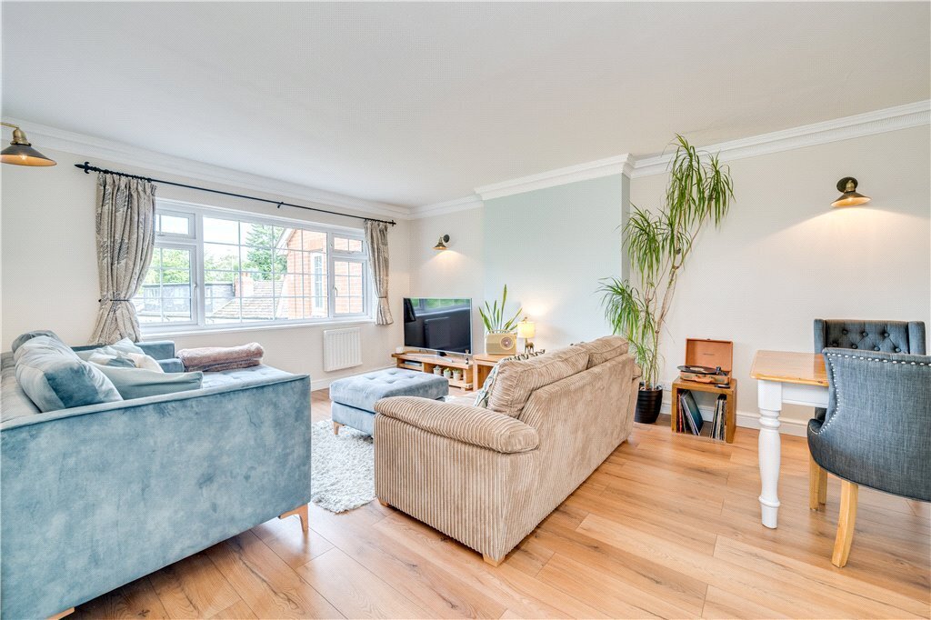 2 bedroom property for sale in Hollin Lane, Leeds, West Yorkshire, LS16