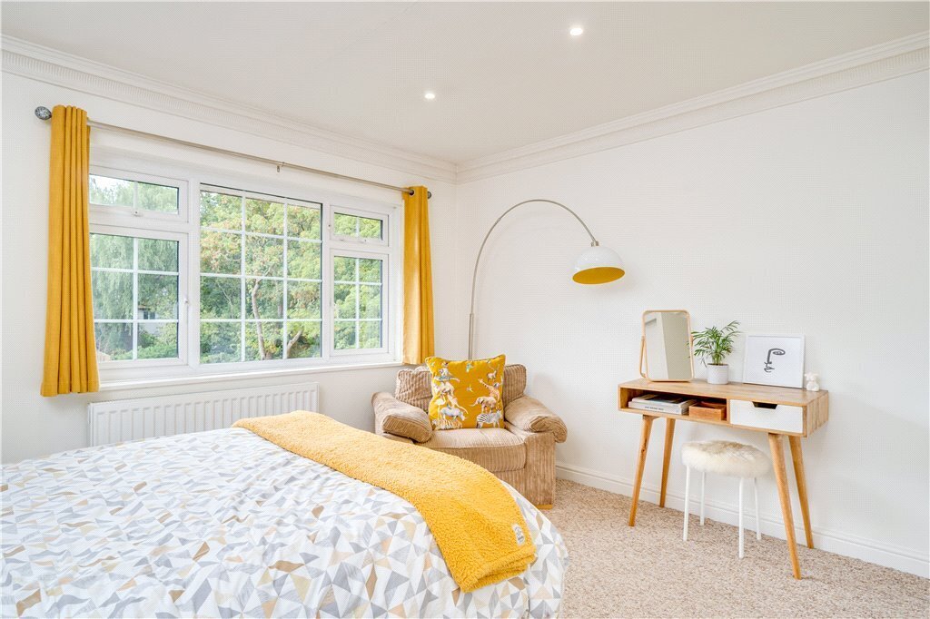 2 bedroom property for sale in Hollin Lane, Leeds, West Yorkshire, LS16