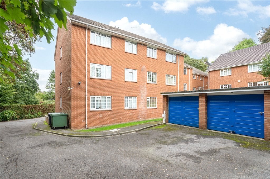 2 bedroom property for sale in Hollin Lane, Leeds, West Yorkshire, LS16