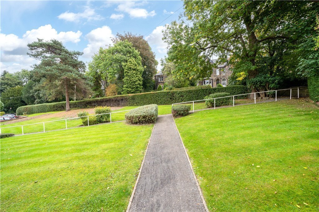 2 bedroom property for sale in Hollin Lane, Leeds, West Yorkshire, LS16