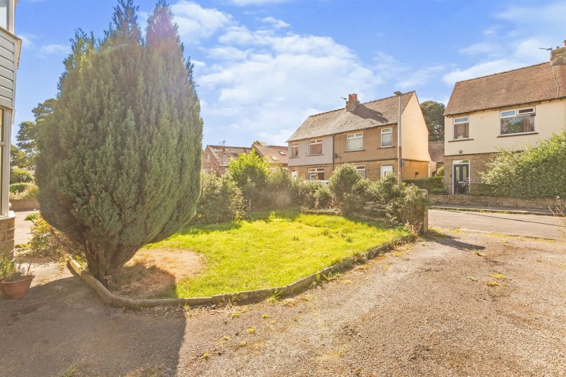Clarke Lane, Meltham, Holmfirth 3 bedroom semidetached house
