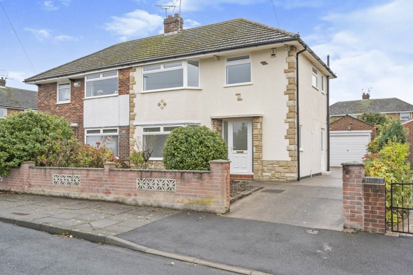Burford Avenue, Balby, Doncaster 3 bedroom semidetached house
