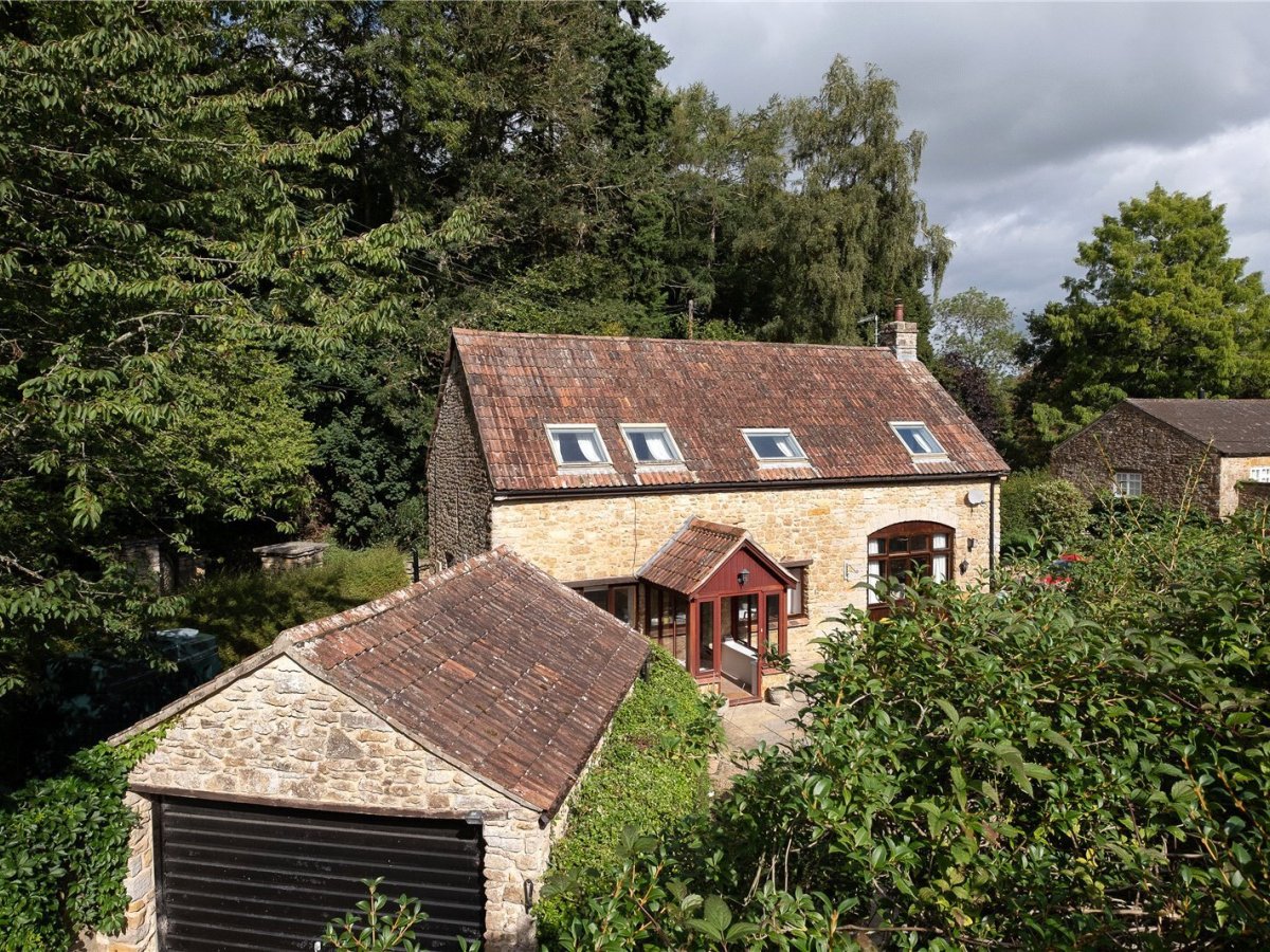 JacksonStops 4 bedroom property for sale in 1 Manor Close, Sandford