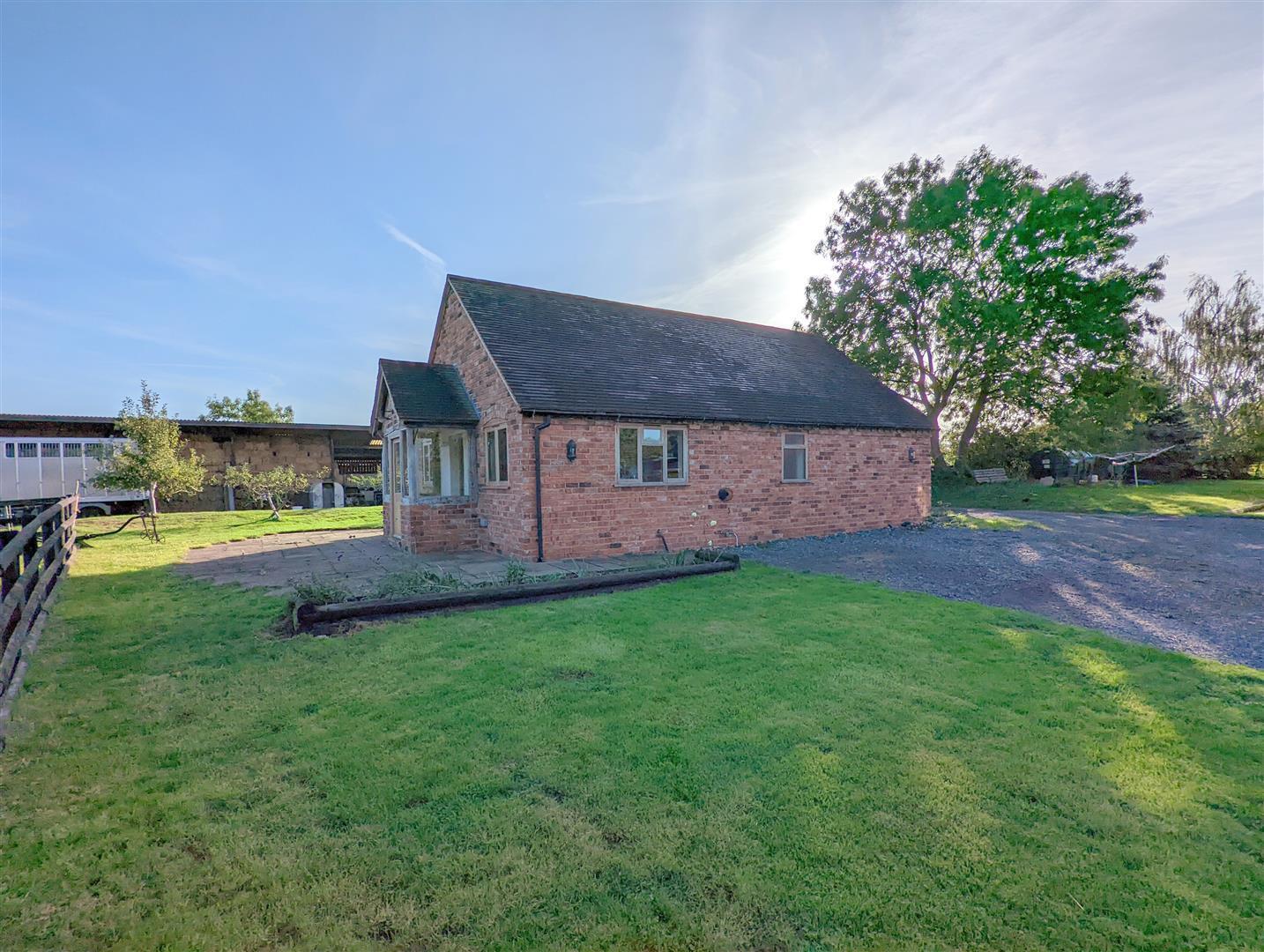 2 bedroom property to let in The Old Saddlery, Millbank Farm, Longdon