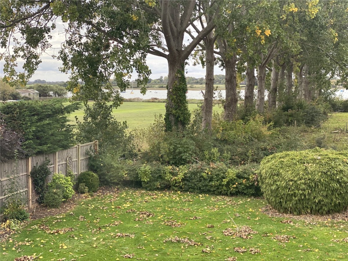 JacksonStops 4 bedroom property to let in Moreton Road, Bosham