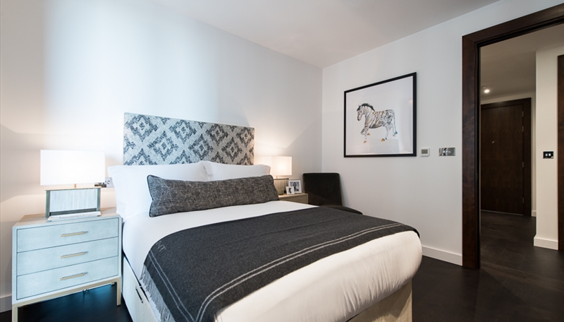 TWO BEDROOM APARTMENT  TO LET  CHARLES CLOWES WALK  NINE ELMS  SW11 Image 7