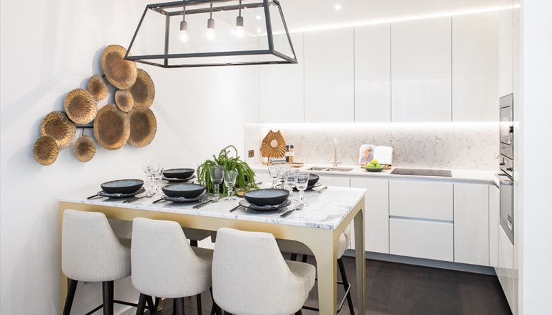 TWO BEDROOM APARTMENT  TO LET  CHARLES CLOWES WALK  NINE ELMS  SW11 Image 4