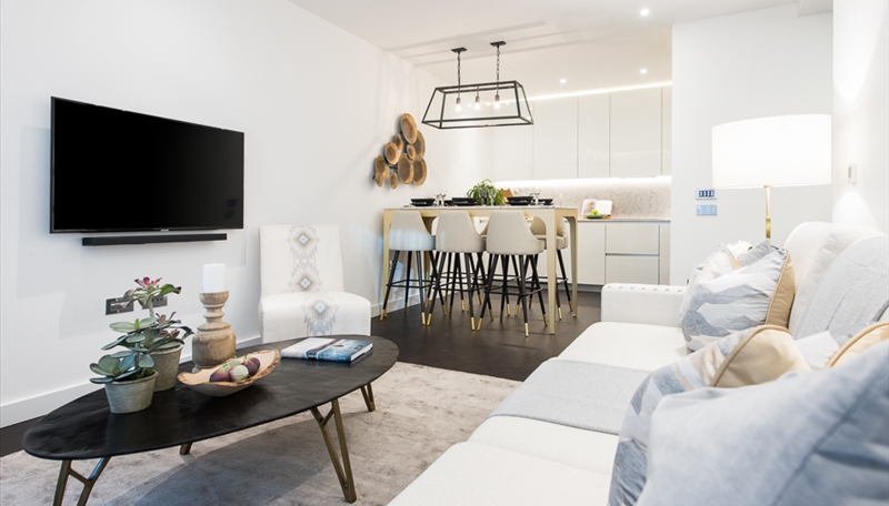 TWO BEDROOM APARTMENT  TO LET  CHARLES CLOWES WALK  NINE ELMS  SW11 Image 3