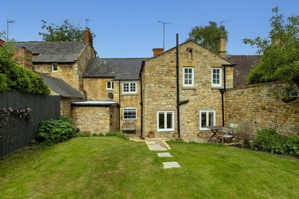 JacksonStops 3 bedroom property for sale in Leysbourne, Chipping