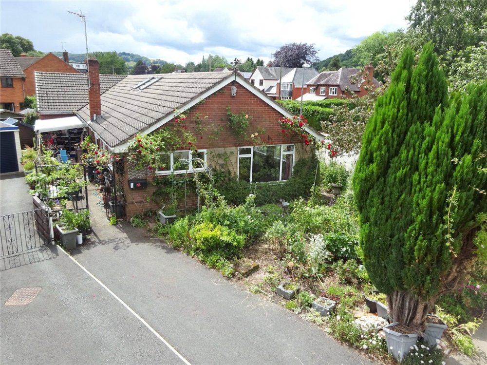 2 bedroom property for sale in Acrefield Avenue, Guilsfield, Welshpool