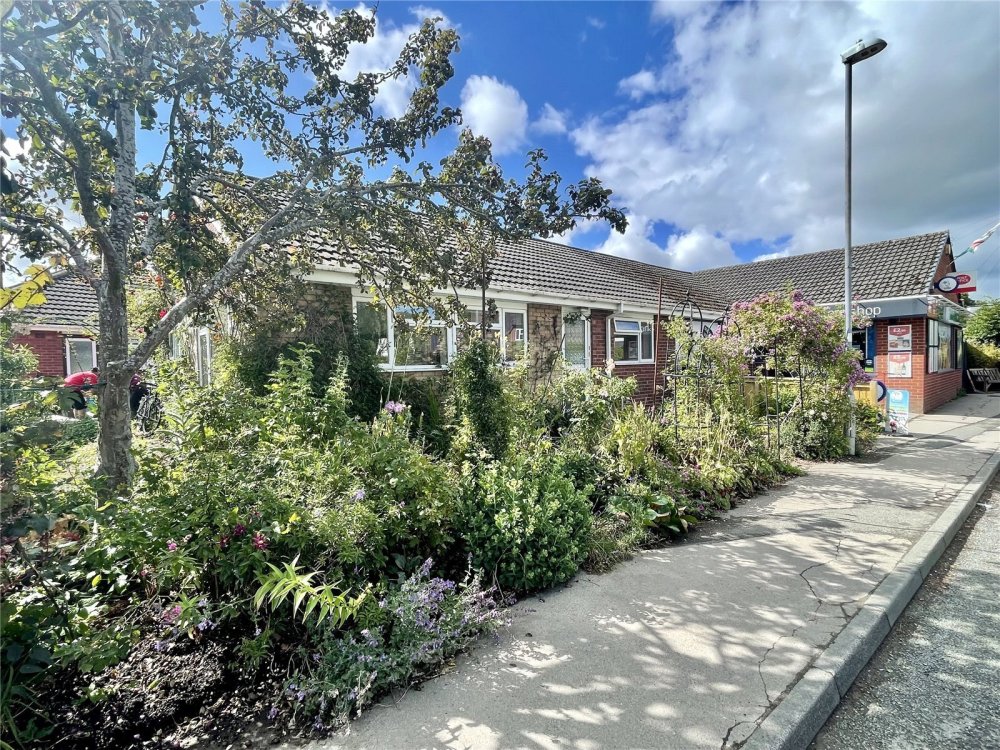 2 bedroom property for sale in Acrefield Avenue, Guilsfield, Welshpool