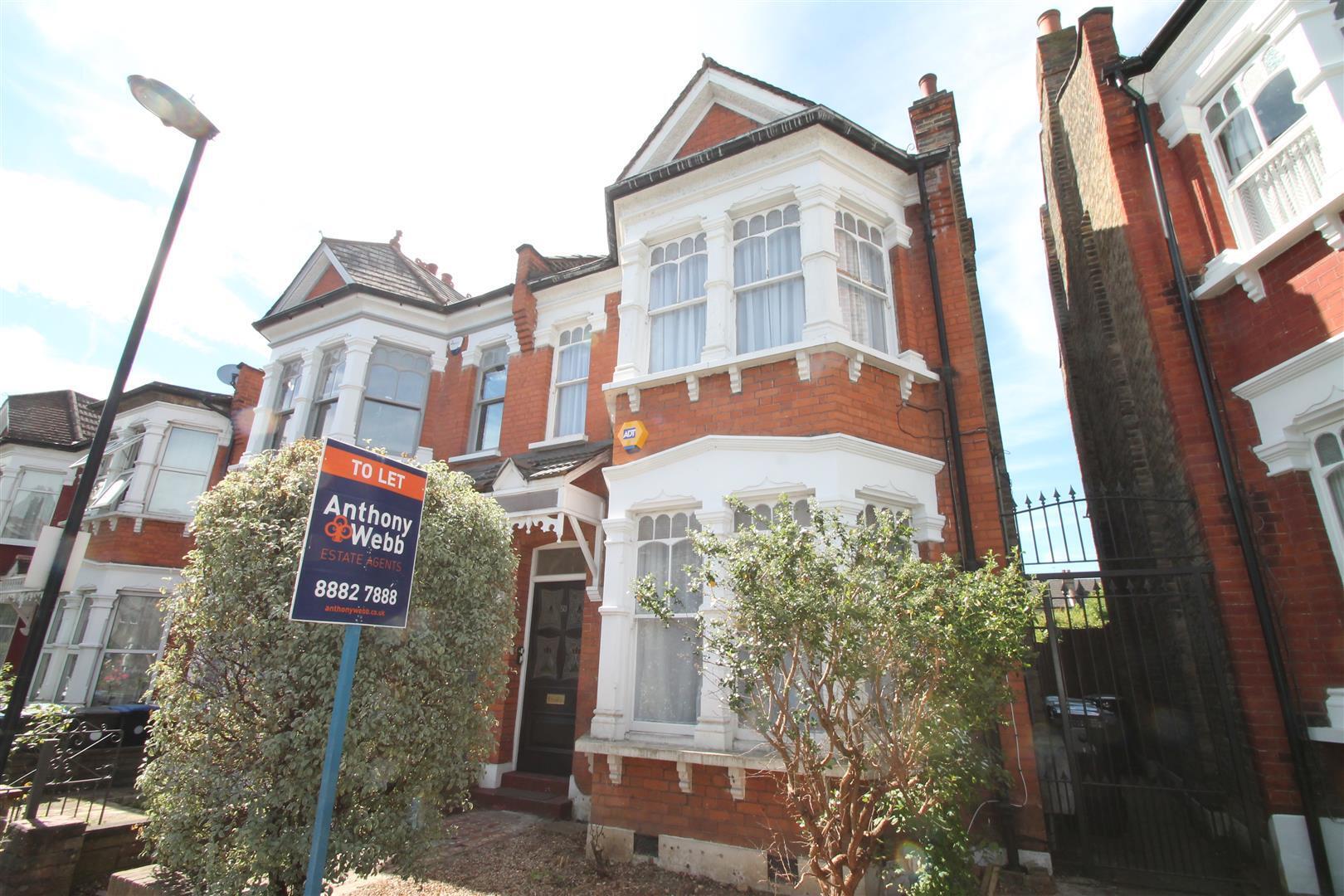 2 bedroom property to let in Osborne Road, Palmers Green, London N13