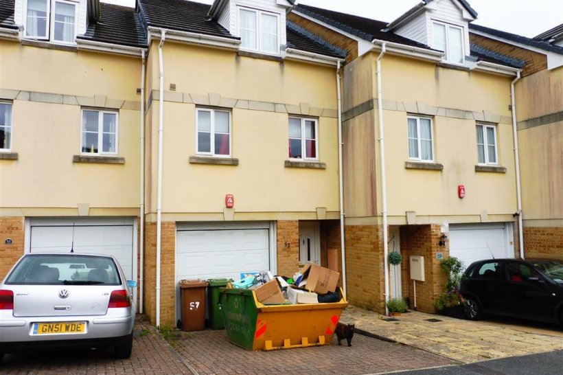 West Malling Avenue, PLYMOUTH 3 bedroom town house Fox & Sons