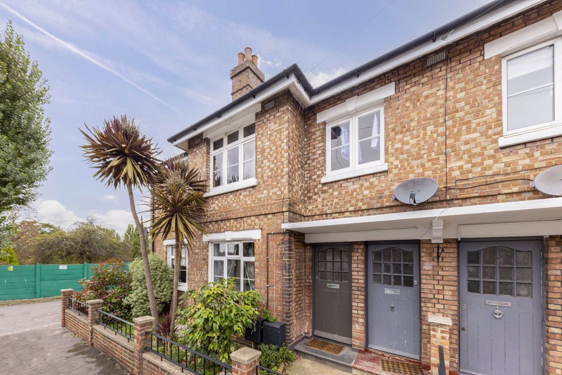 Jacksons 4 bedroom property for sale in Strickland Row, Wandsworth