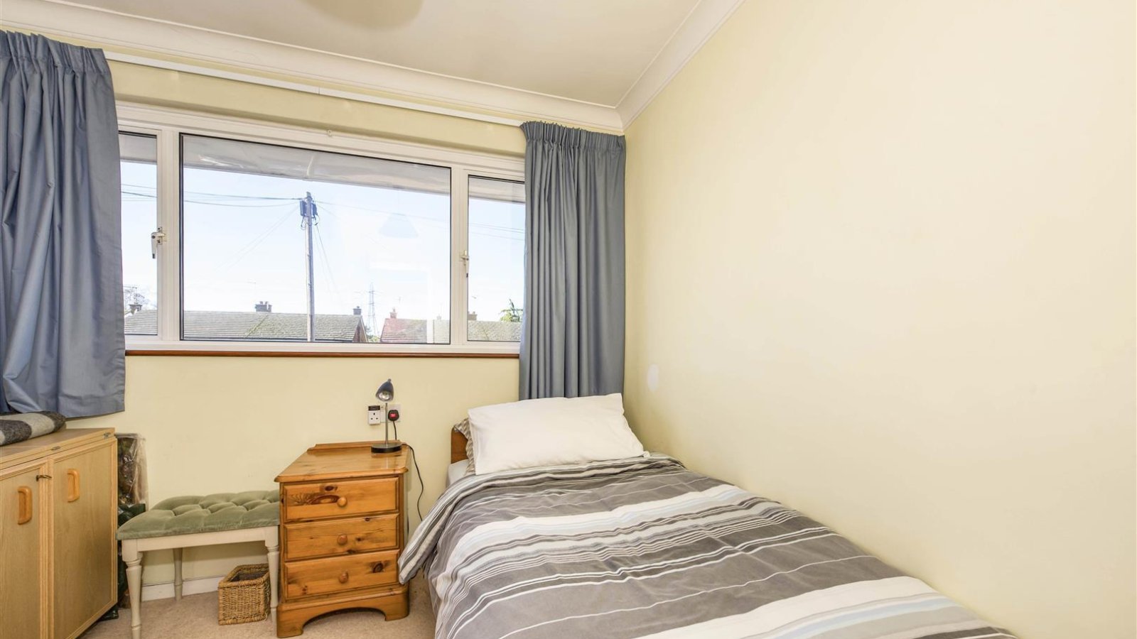 4 bedroom property for sale in Andover Close, Uxbridge £545,000