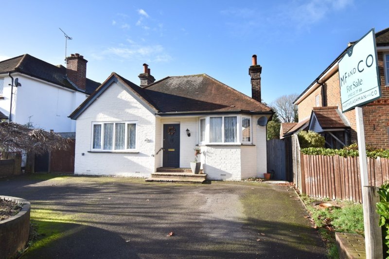 2 bedroom property for sale in Green Lane, Hersham Village, KT12 £675,000