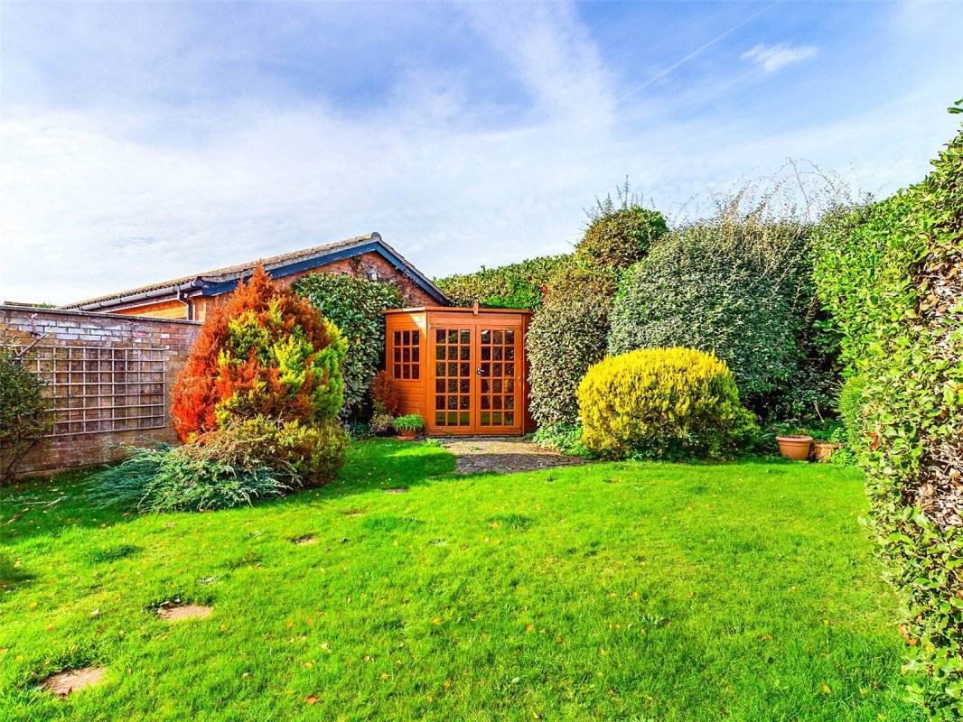 2 bedroom property for sale in Saffron Drive, Highcliffe, Christchurch