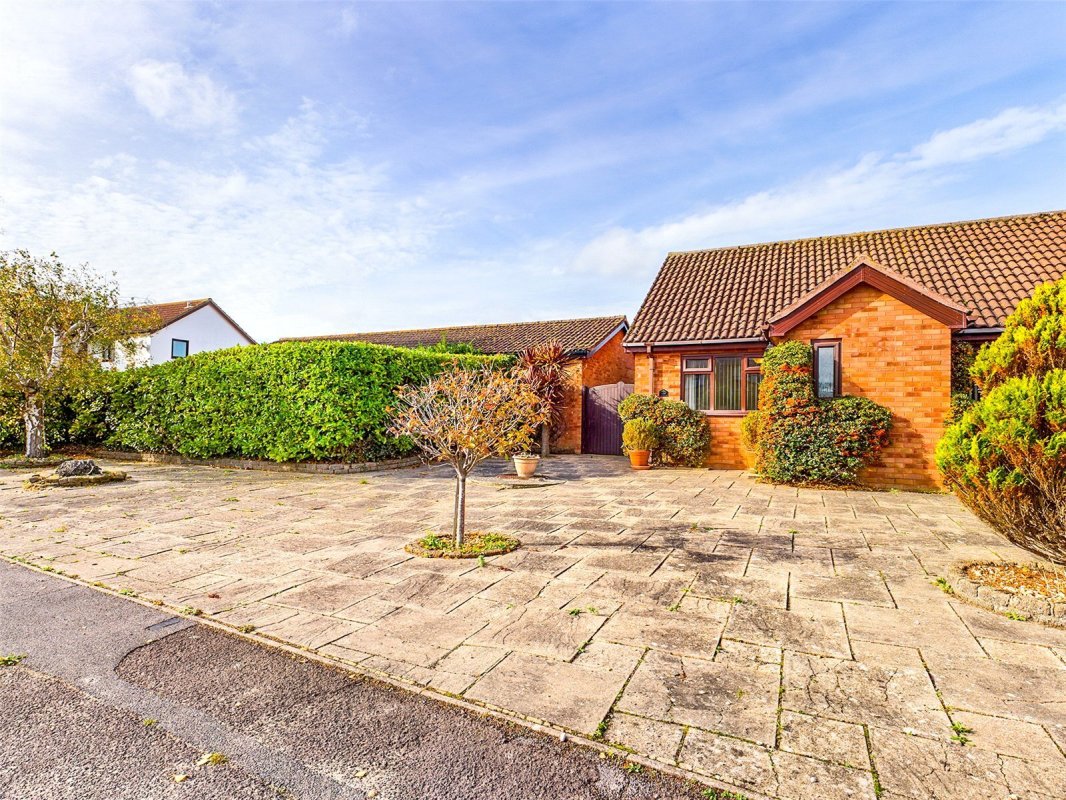 2 bedroom property for sale in Saffron Drive, Highcliffe, Christchurch