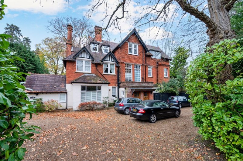 2 bedroom property for sale in Egerton Road, Weybridge, KT13 £549,950