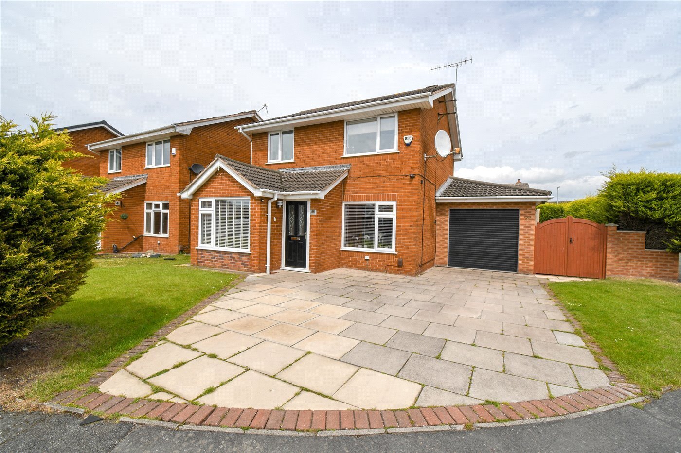 4 bedroom property for sale in Dutton Drive, Spital, Wirral, CH63 £