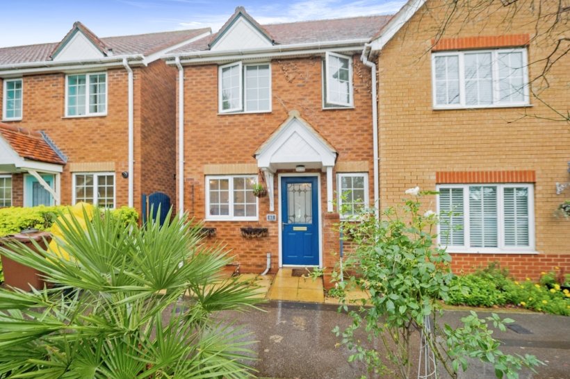Lancaster Road, Chafford Hundred, Grays 2 bedroom terraced house