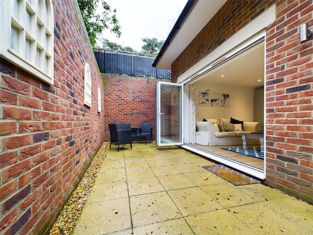 2 bedroom property for sale in Queens Park Avenue, Bournemouth, BH8