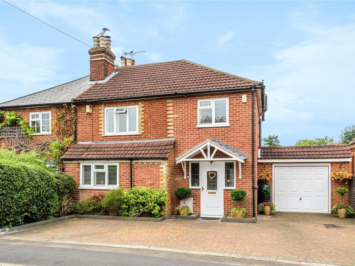 4 bedroom property for sale in Aldershot Road, Church Crookham, Fleet