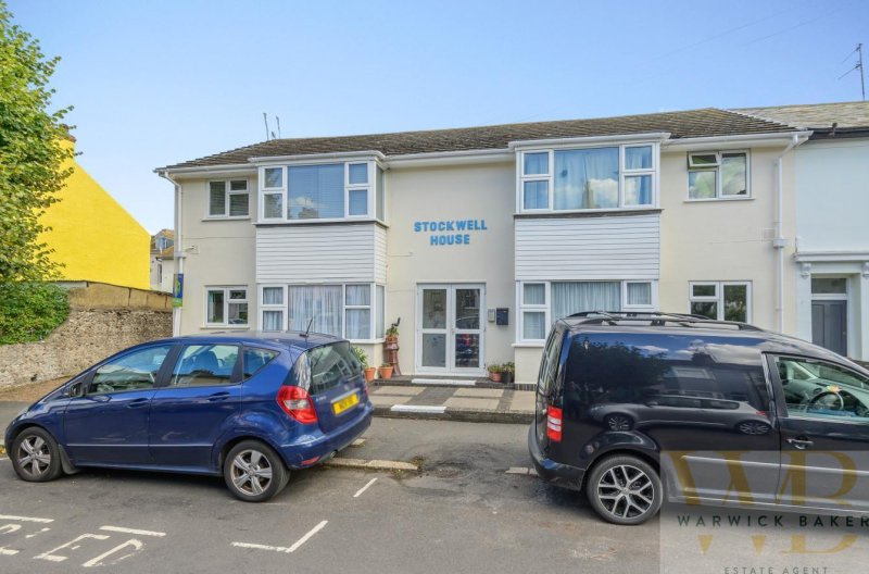 2 bedroom property for sale in Queens Place, ShorehamBySea £249,950