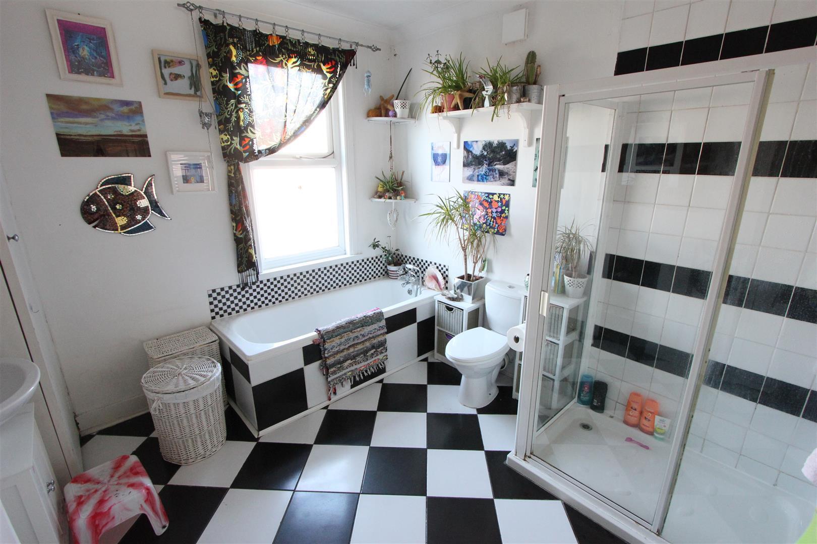 2 bedroom property for sale in Alderton Road, Croydon Offers in