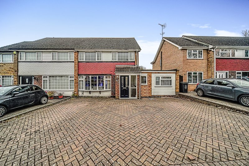 4 bedroom property for sale in Oakwood Close, Stevenage, SG2 Offers