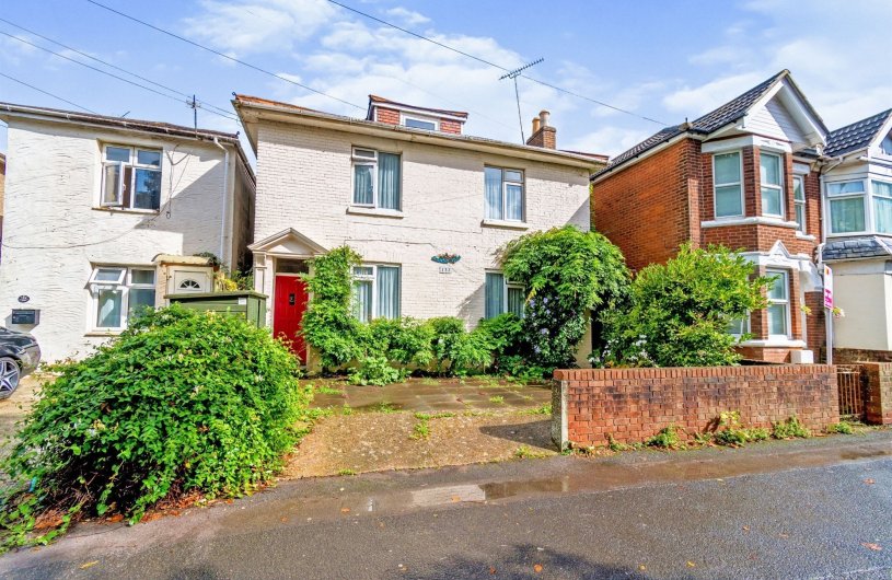 Millbrook Road East, Southampton 3 bedroom detached house Fox & Sons