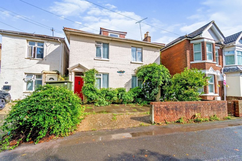 Millbrook Road East, Southampton 3 bedroom detached house William H